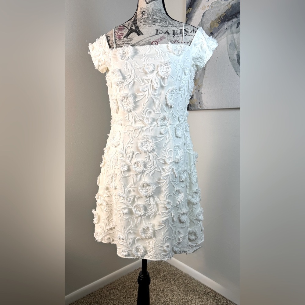 Gianni Bini White Threaded Floral Dress Size 6 Off-Shoulder Festive Bridal Style - Picture 4 of 13